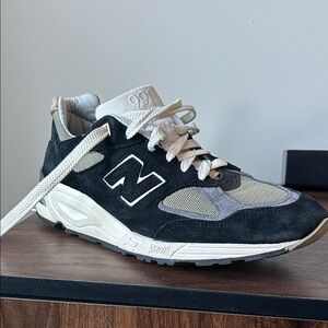 New Balance Men's Black and Tan Sneakers